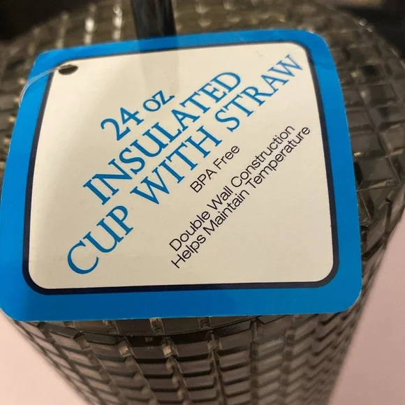 Hogwarts insulated tumbler, new with tags - Picture 3 of 6